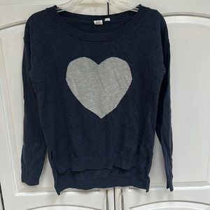 GAP woman’s heart sweater size small S perfect for Valentine’s Day